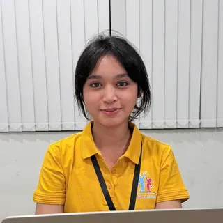 Ms. Pony, trợ giảng lớp Cambridge tại Shining Super Star